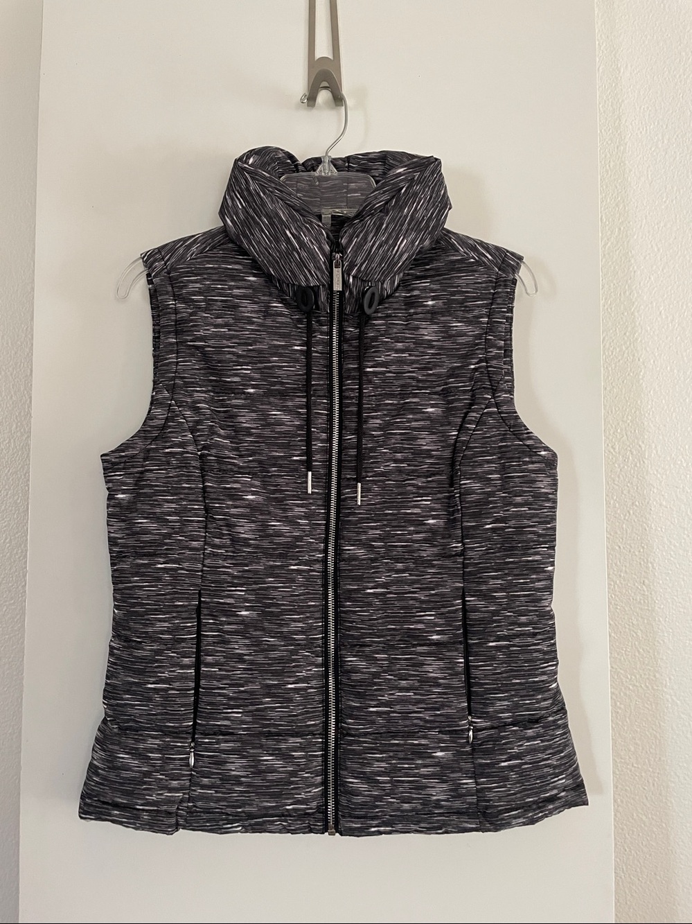 Calvin Klein Grey Lightweight Puffer Vest Silver Accents Full Zip NWOT
